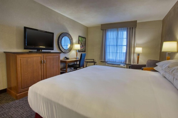 Drury Inn & Suites Near La Cantera image 13