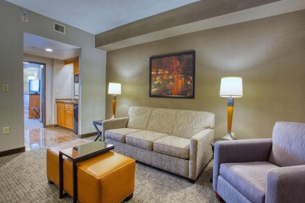 Drury Inn & Suites Near La Cantera image 24