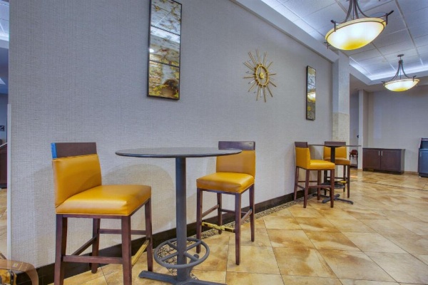 Drury Inn & Suites Near La Cantera image 9